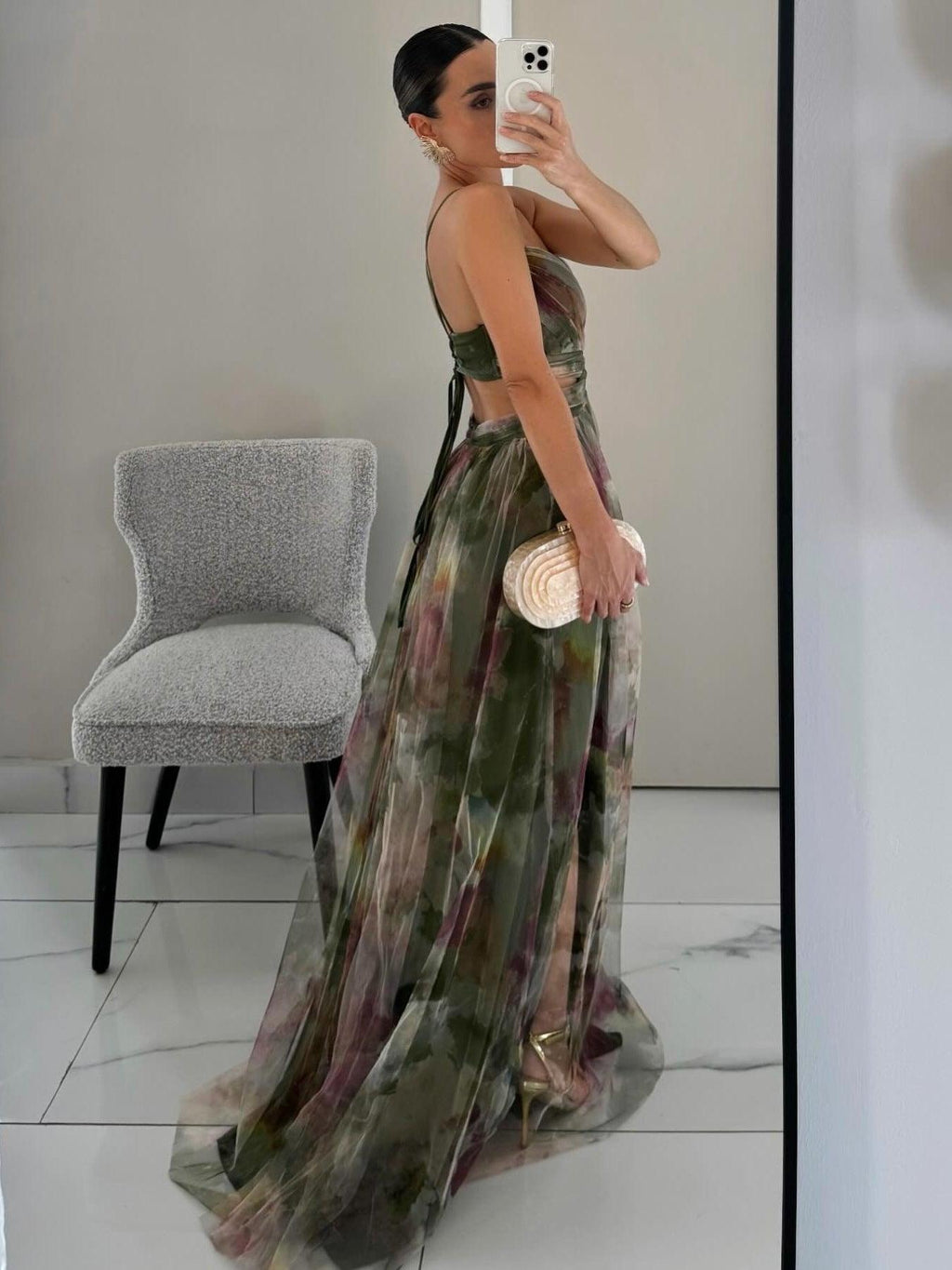 Elegancka Malowana Kwiatowa Sukienka Maxi z Dekoltem w Serek